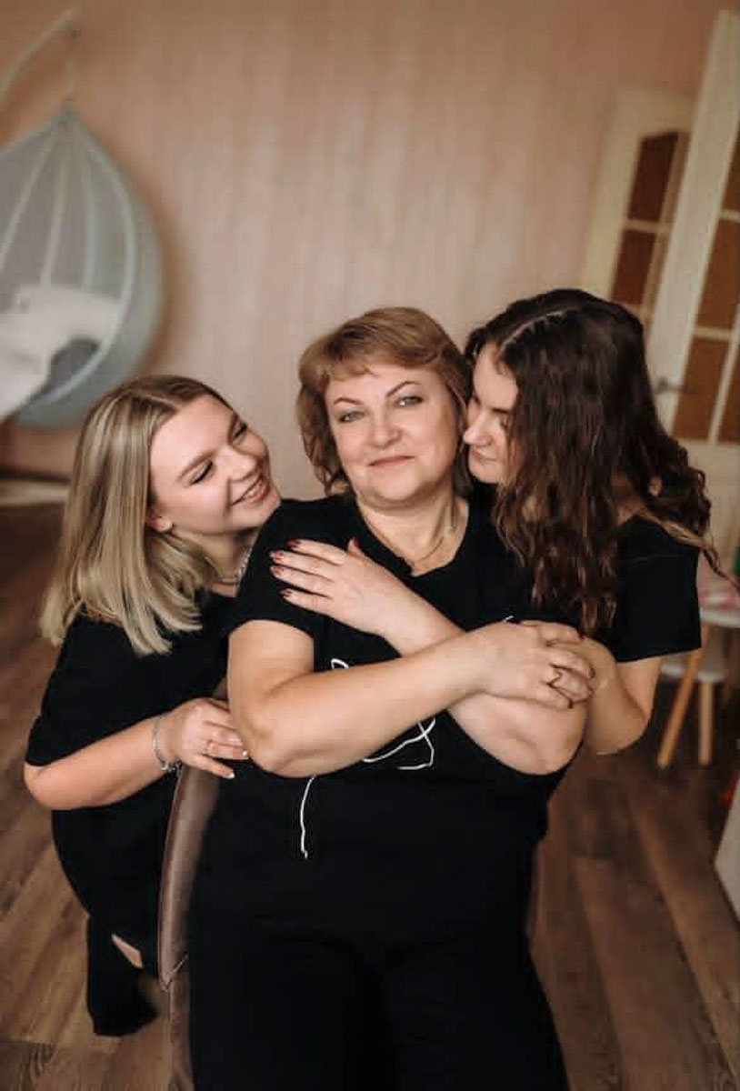 Светлана Осиповна Горбик с дочерьми Анастасией и Ольгой